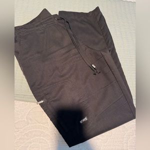 Grey’s Anatomy Barco Cargo scrub pants.